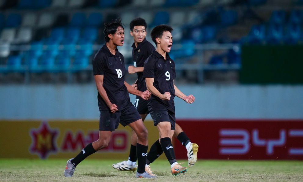 Tuyển Thái Lan thua đau ngay sân nhà, coi như bị loại sớm khỏi giải châu Á