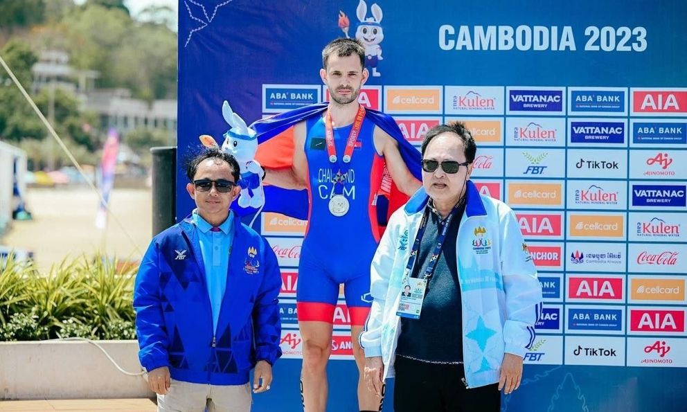 Campuchia gây tranh cãi lớn, nhập tịch hay... 