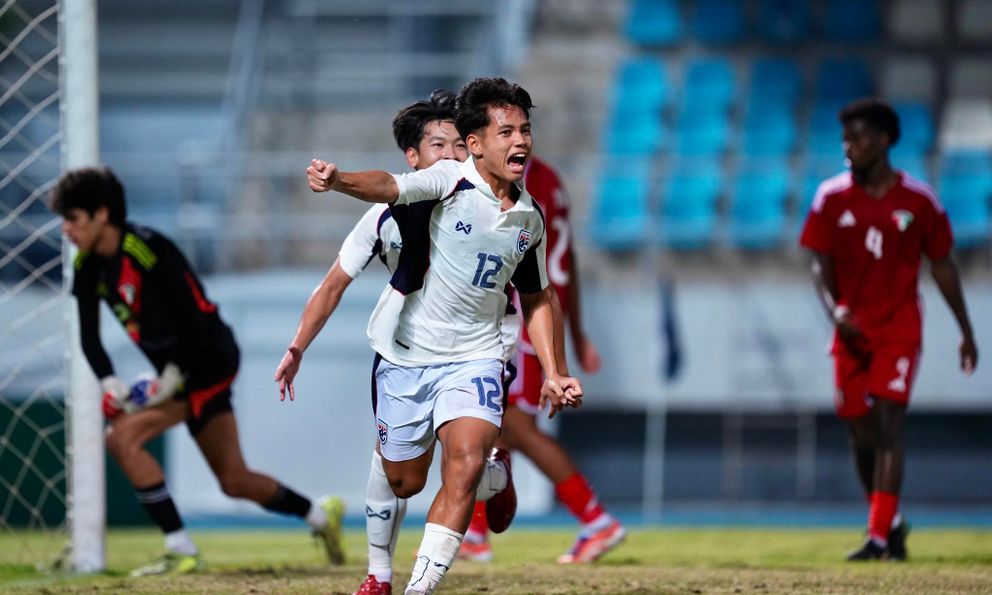 Giải châu Á: Tuyển Thái Lan lách qua “khe cửa hẹp”, giành vé đi tiếp theo kịch bản khó tin