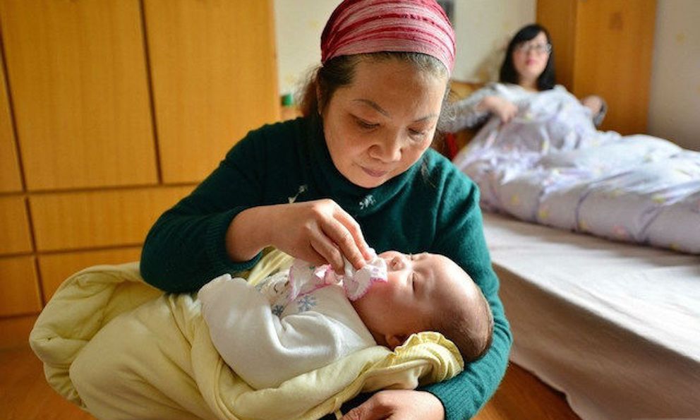 Phát hiện hành động này của con dâu, mẹ chồng lập tức bắt xe về quê vì cảm thấy 