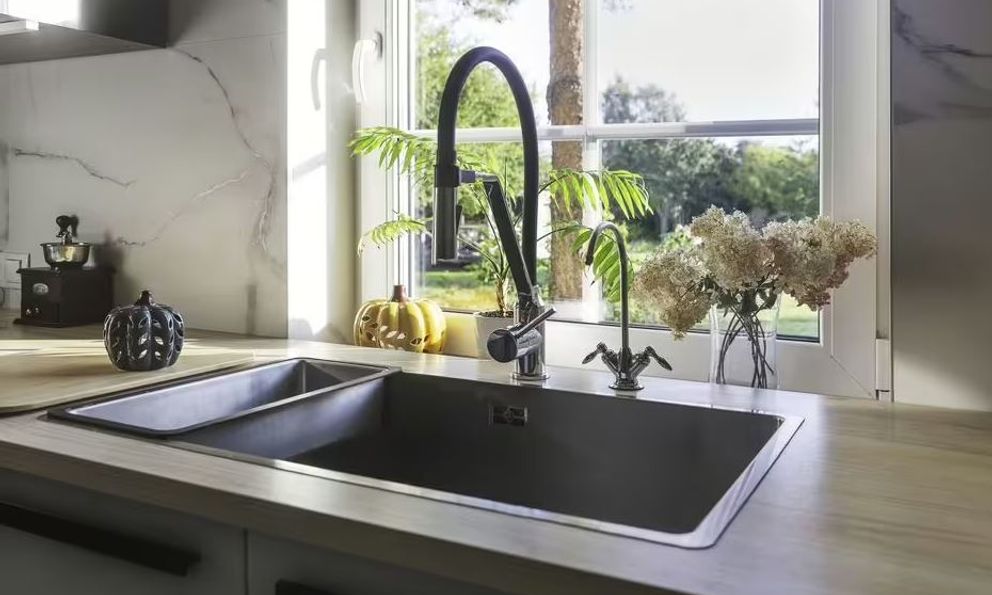 Nhà bếp có 1 thứ cực bẩn mà bạn vẫn vô tư sử dụng hằng ngày: 1 điều cần làm ngay