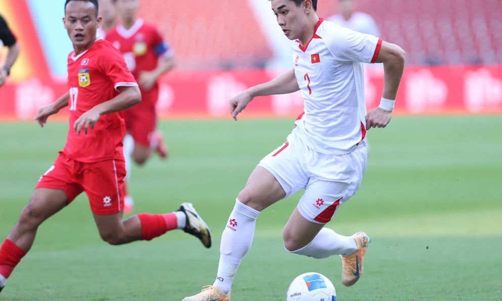 HLV Phạm Minh Đức: “Không biết nên nói Lào hay hay U22 Việt Nam dở nữa!”