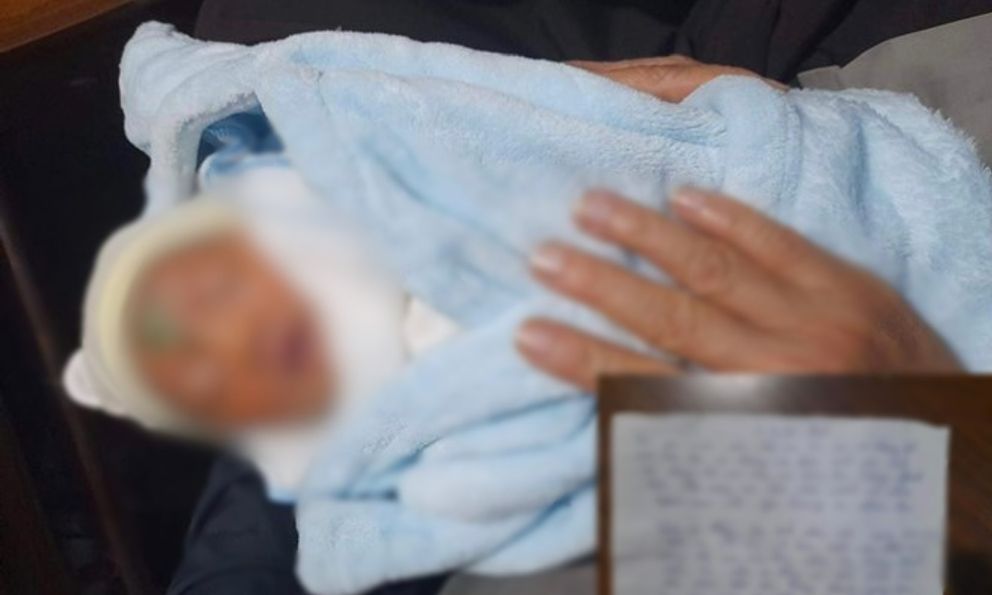 Bé gái sơ sinh bị bỏ rơi giữa đêm lạnh, nội dung lá thư mẹ để lại hé lộ bi kịch phía sau