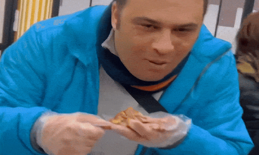 Khách Tây thử ăn món thịt đặc sản Lạng Sơn, gật đầu tấm tắc khen: 