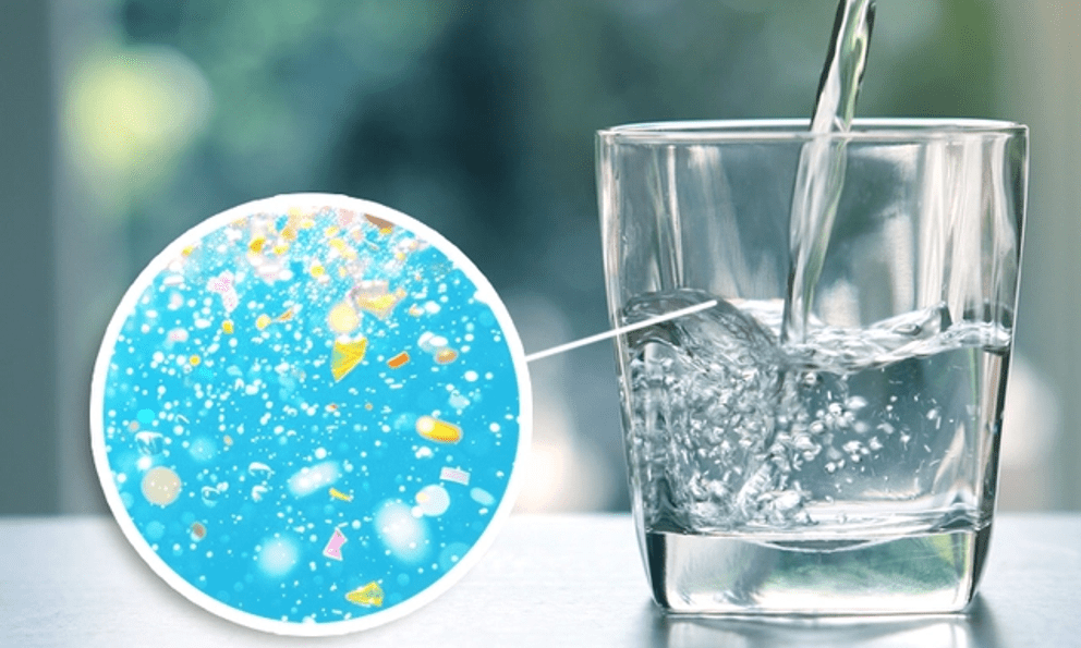 Đừng đun nước kiểu này, một cốc nước có thể chứa tới 3 tỷ hạt vi nhựa