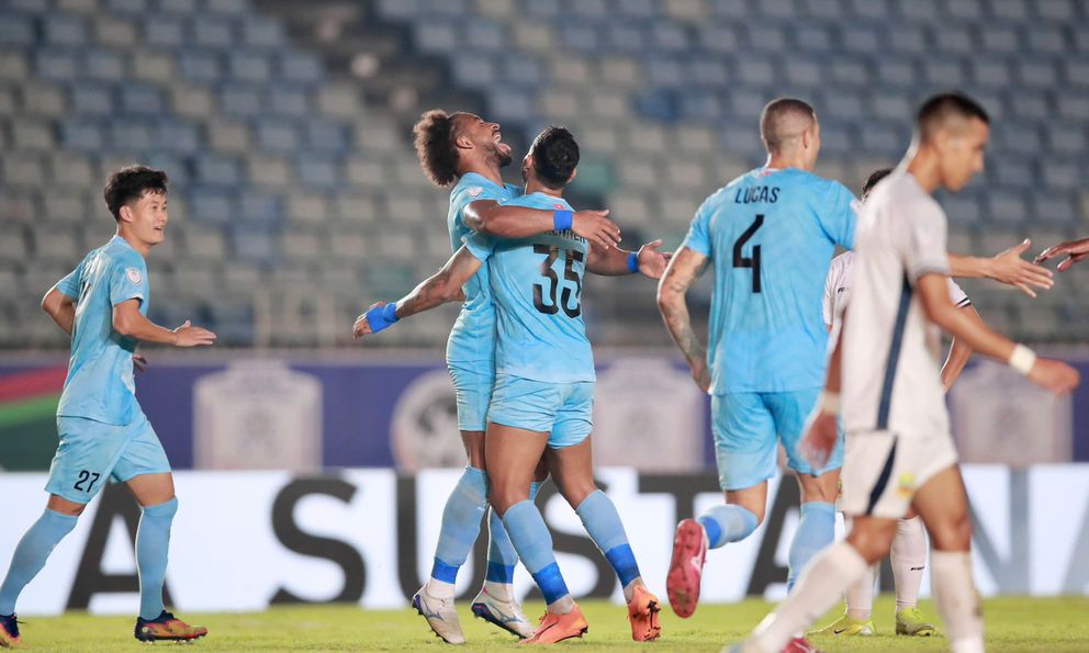 Xuân Son lập hat-trick, fan Malaysia: 