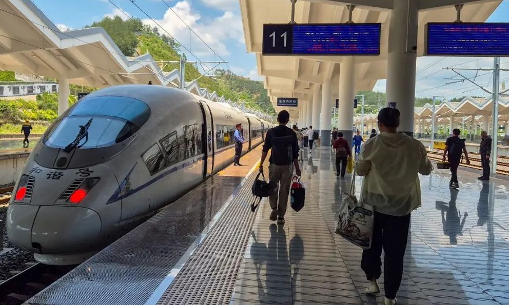 Khách Việt kể chuyện du lịch Trung Quốc, đi tàu chạy 300km/h có dịch vụ lạ, nhận xét: 