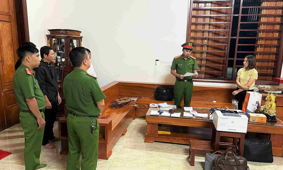 Cấm đi khỏi nơi cư trú đối với nữ giám đốc Phan Thị Quyết