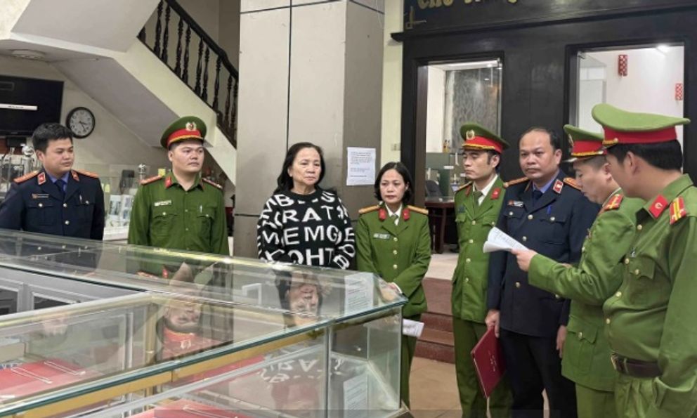 Bắt tạm giam, khám xét nơi ở của chủ tiệm vàng nổi tiếng Lê Thị Thu Hương và chồng
