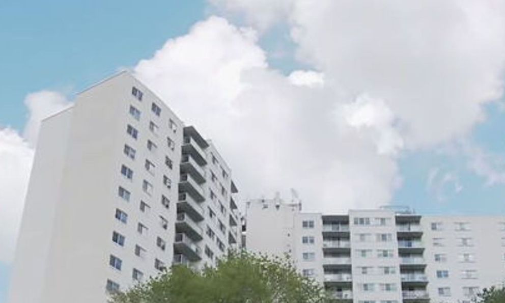 Bé gái 2 tuổi sống sót sau khi rơi từ ban công chung cư tầng 15: Tình trạng của nạn nhân gây chú ý