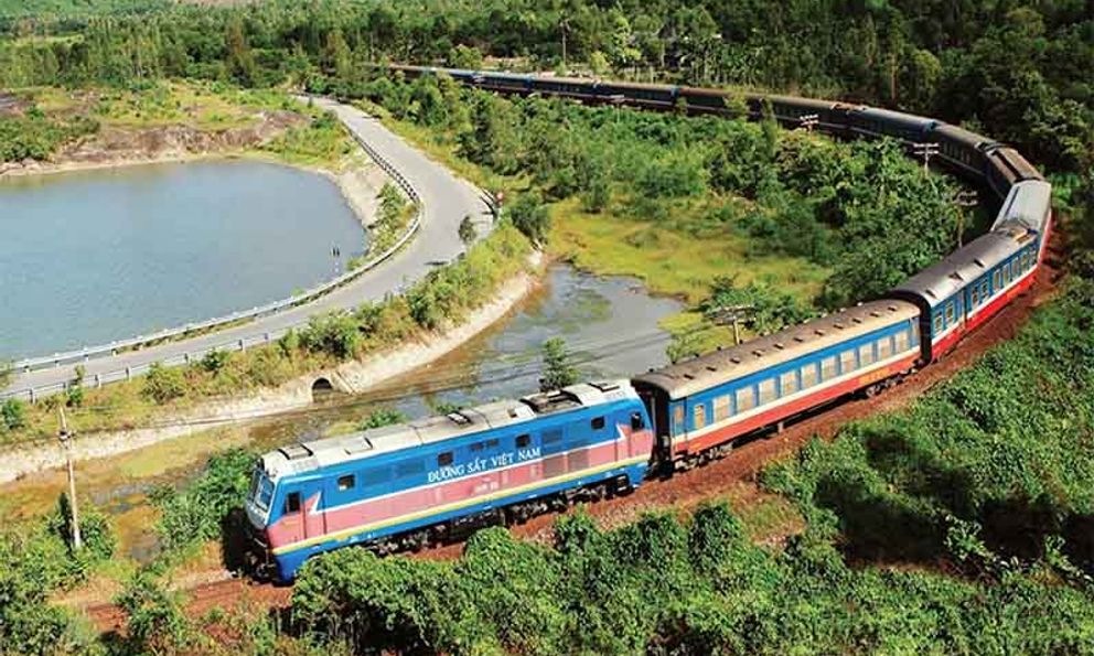 Chuyến tàu đi hơn 100km, thu 100 tỷ sau 7 tháng hoạt động: Du khách nhận xét 