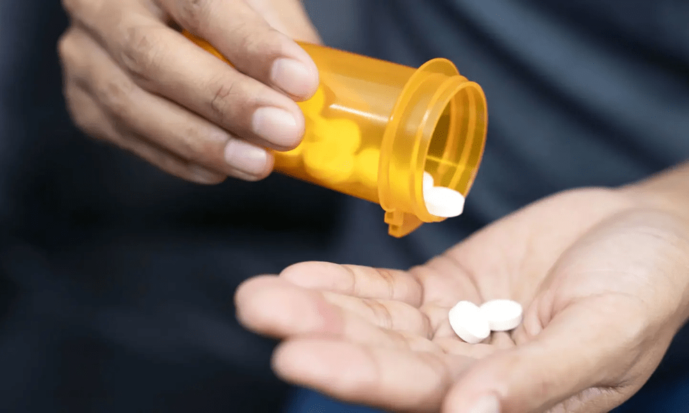 Người đàn ông bất ngờ bị suy thận cấp chỉ sau 3 ngày dùng 1 loại thuốc hầu như nhà nào cũng có