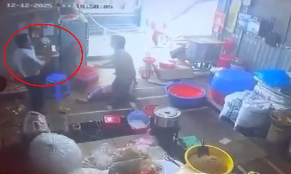 Vụ chồng dùng dao chém gục vợ hờ rồi tự sát: Hé lộ nguồn cơn 