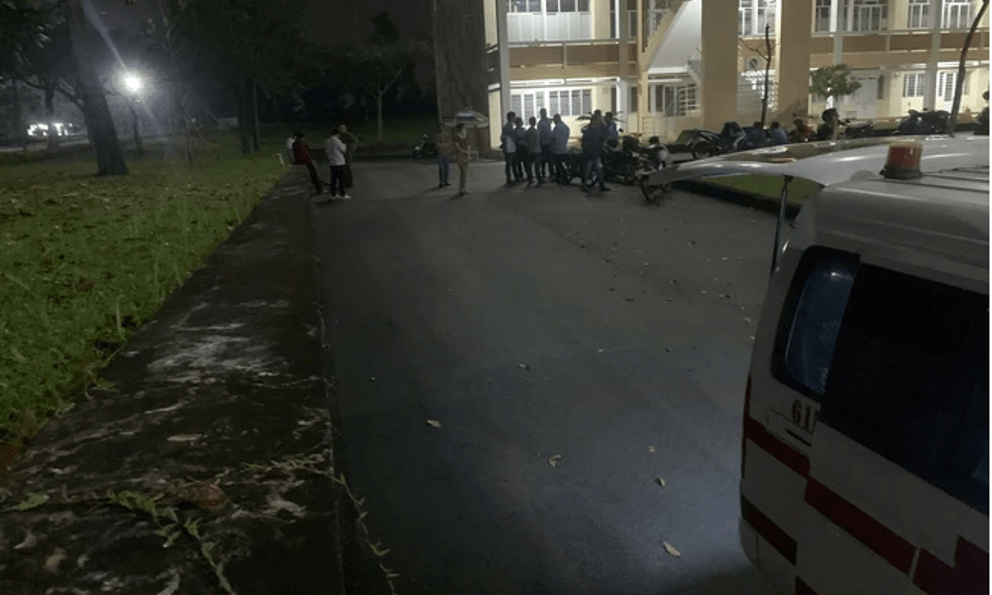 Nam sinh viên nghi nhảy lầu trong trường đại học ở TPHCM: Người thân nói về biểu hiện trước đó 