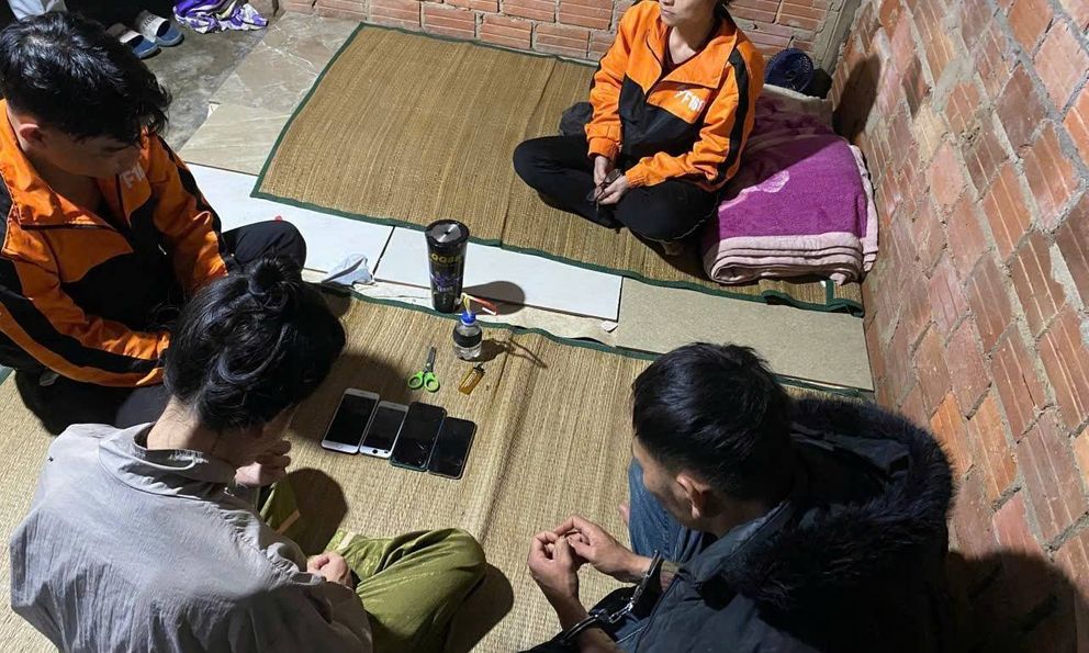 Bắt quả tang Bùi Thị Tường Vi 