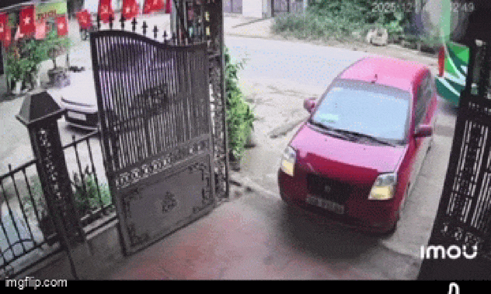 Lái xe buýt ở Hà Nội bị hành hung dã man: Camera nhà dân hé lộ nguồn cơn