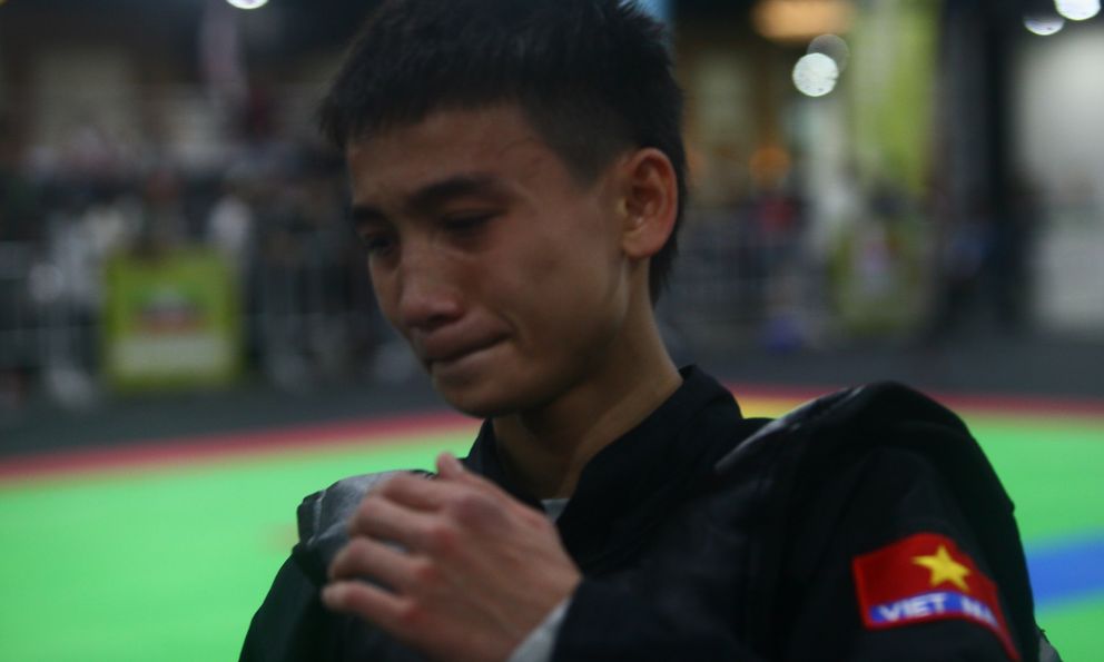 Thua đau Indonesia với kịch bản cay đắng, võ sĩ Việt Nam òa khóc khi lỡ HCV SEA Games