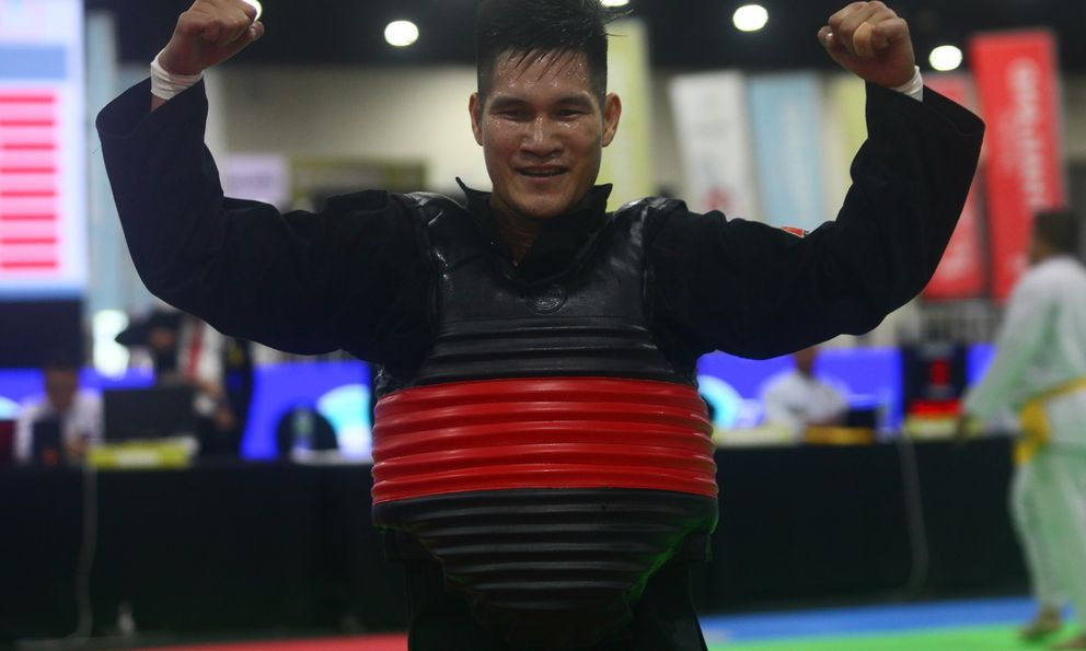 Võ sĩ Việt Nam đánh một trận đẳng cấp thế giới, nằm sàn vẫn dẫn đối thủ Malaysia 37-0