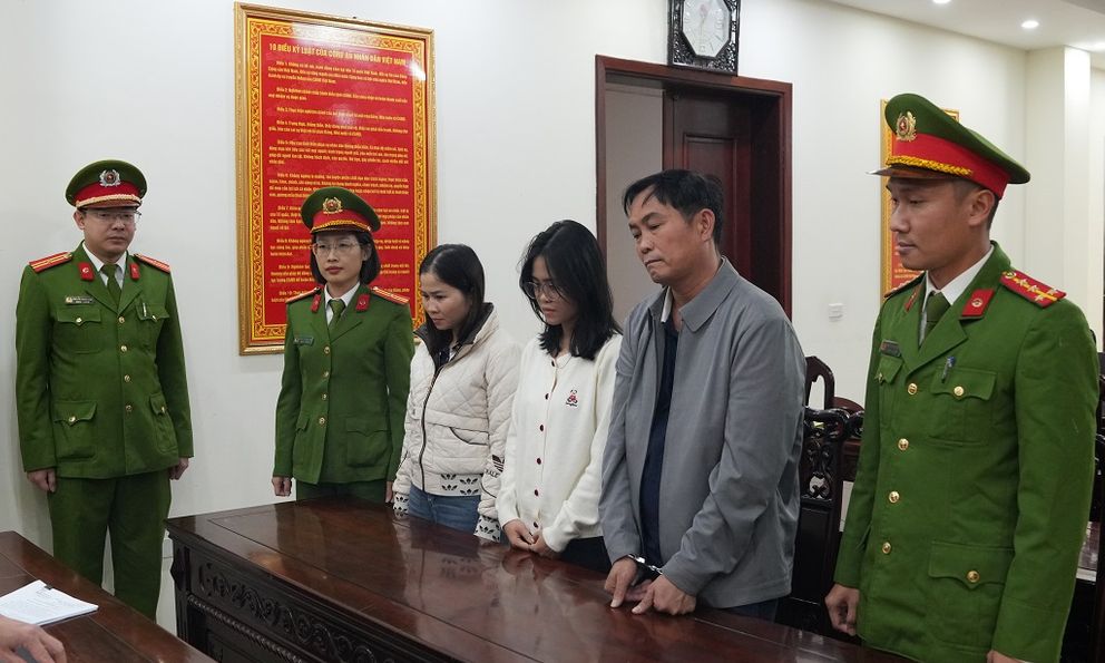 Đồng loạt khám xét 9 địa điểm, bắt giám đốc Vũ Sơn và kế toán Vũ Thị Khánh Huyền