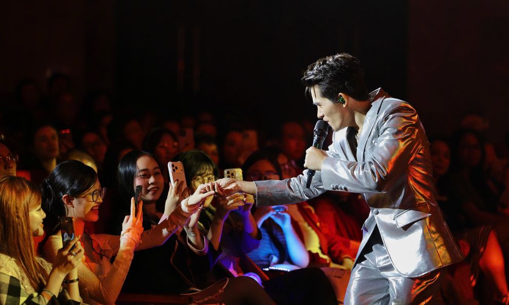 Đạo viễn Vạn Nguyễn: 