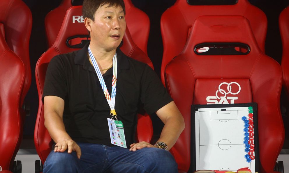 HLV Kim Sang-sik: “Lúc U22 Việt Nam bị dẫn 0-2, bố mẹ tôi đã tắt TV”