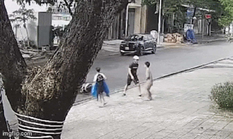 Chặn đường, đánh 3 đứa trẻ, người đàn ông nói 