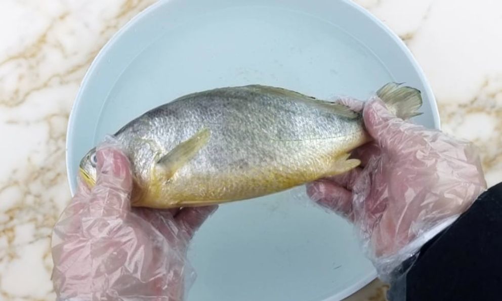 Ướp cá với thứ này rồi cất tủ lạnh, cá để cả tháng vẫn tươi ngon, đảm bảo an toàn: Nói không với formol!