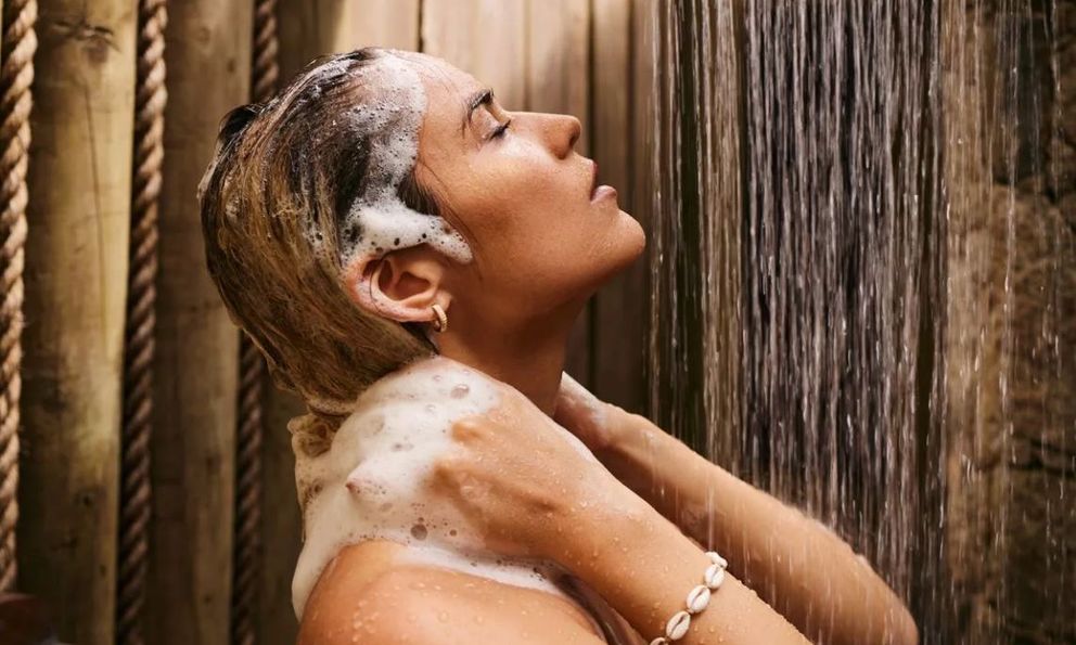 Vì sao nên tắm trong ánh đèn mờ?