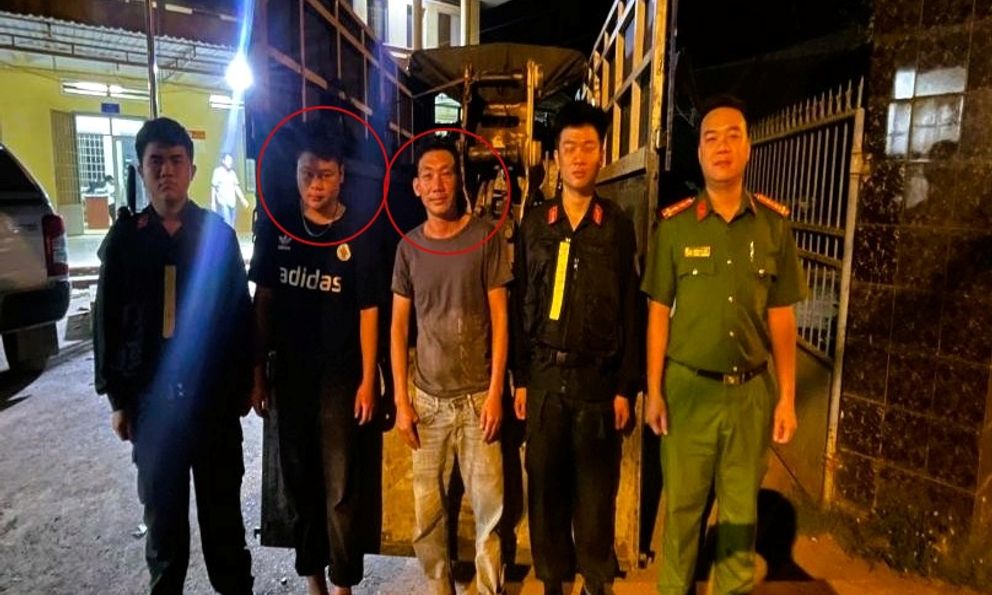 Từ tin báo của thủ kho, công an bắt tài xế Nguyễn Văn Dương và Đỗ Hoàng Tiến