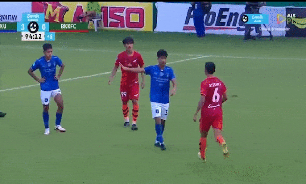 Từng dính bê bối đánh người, cầu thủ Thái Lan lại gây sốt sau SEA Games với hành động bất ngờ