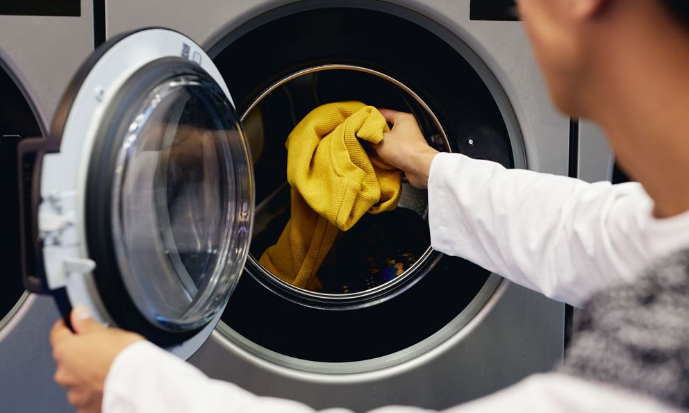 Máy giặt dễ trở thành “ổ” vi khuẩn, nấm mốc chỉ vì thói quen này