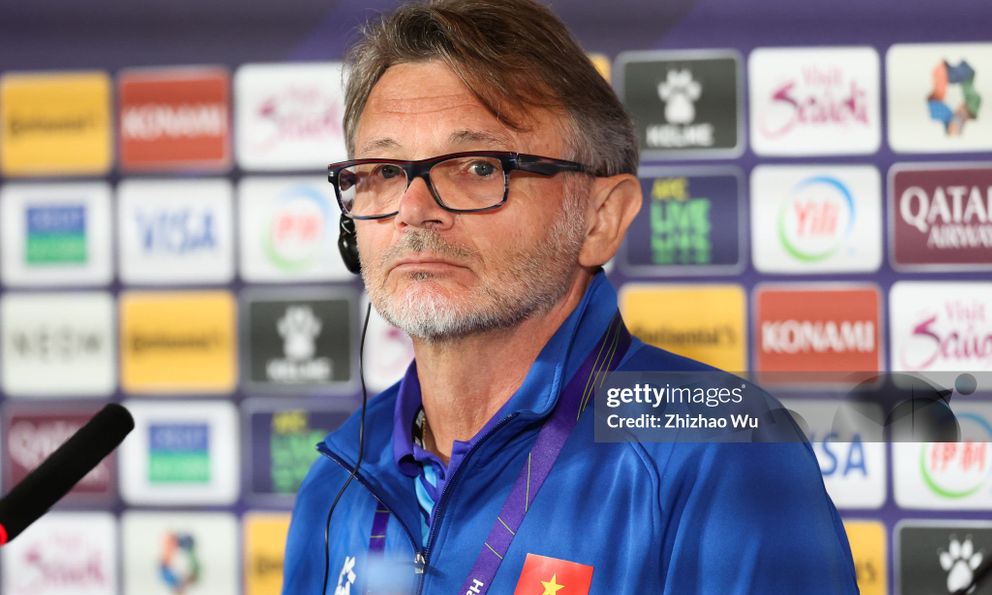 HLV Troussier bất ngờ gửi thông điệp tới người hùng SEA Games của U22 Việt Nam