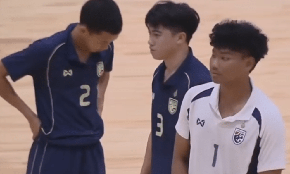 Tuyển Thái Lan thua đau trên sân nhà, ngậm ngùi nhìn Indonesia nâng cúp vô địch Đông Nam Á