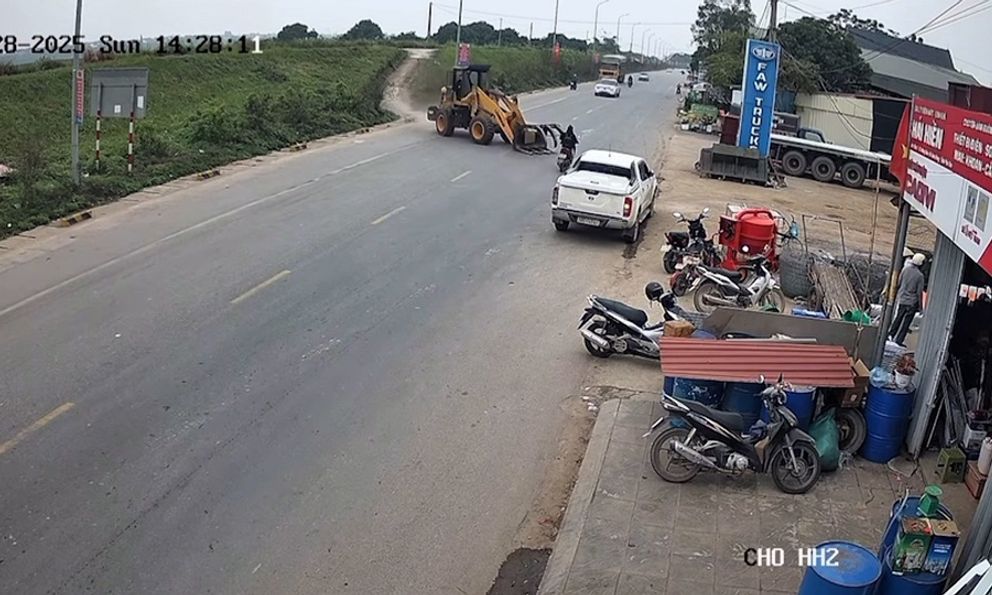 Bắt tạm giam tài xế lái máy múc Vũ Văn Nguyên