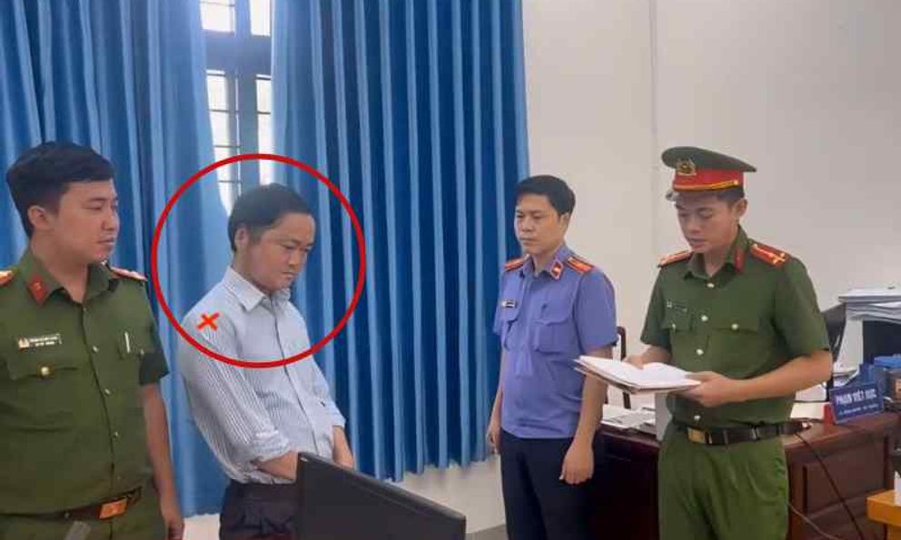 Lệnh bắt tạm giam công chức Phạm Viết Dực 