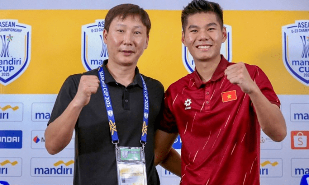 Trung vệ U23 Việt Nam: “Thầy Kim dặn từ Đông Nam Á bước ra giải châu Á phải đặc biệt nhớ điều này”