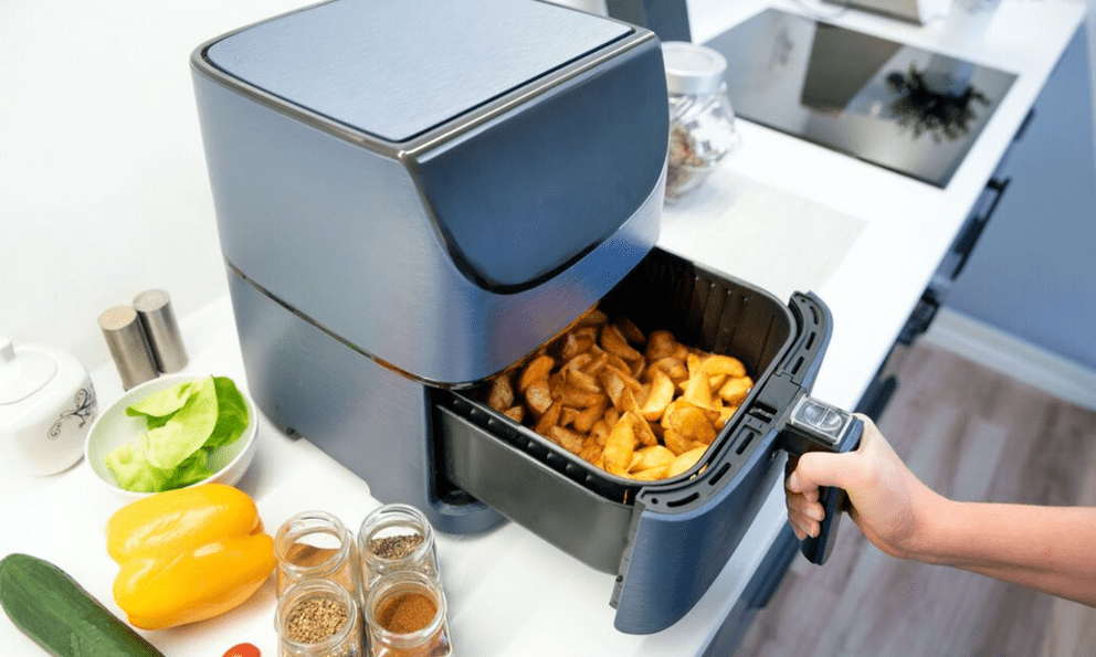 Nồi chiên không dầu sạch bong như mới khi được vệ sinh bằng 2 thứ - không cần chả xát