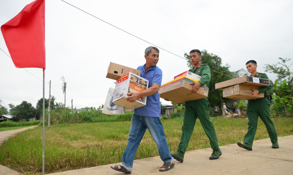 Những căn bếp đang ấm lại sau bão lũ