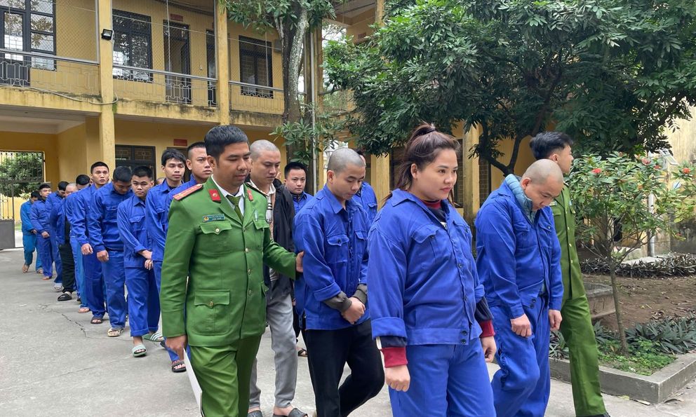 Hàng trăm cảnh sát khám xét khẩn cấp, bắt Nguyễn Chính Nghĩa và 34 người khác trong một chuyên án lớn