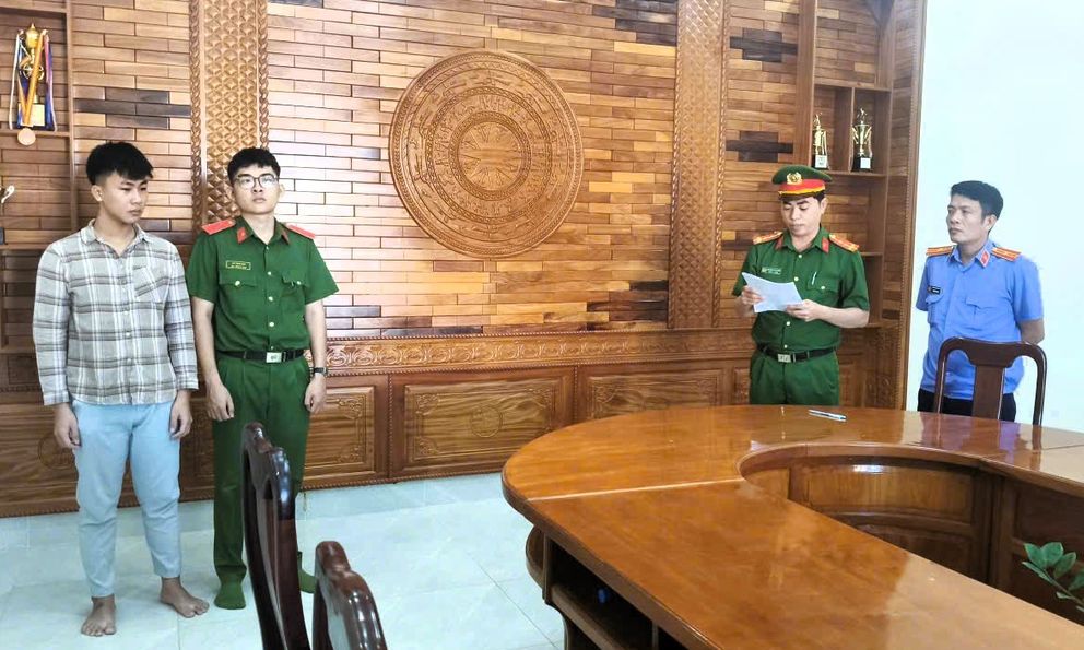 Thi hành lệnh bắt tạm giam Võ Đăng Khoa sinh năm 2007