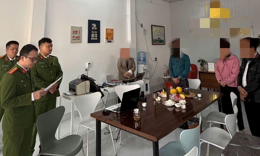 Ra lệnh bắt tạm giam và khám xét khẩn cấp đối với 3 nhân viên tư vấn bất động sản