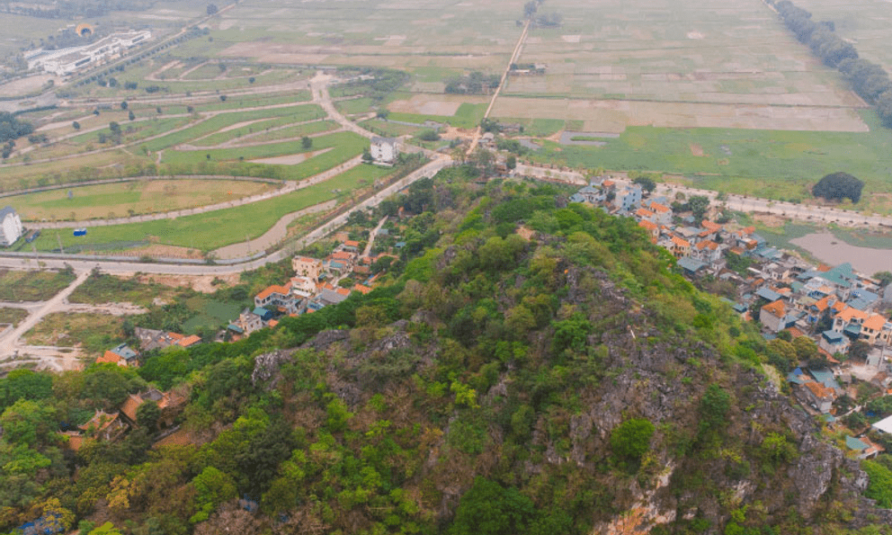 Ngọn núi ngay ở Hà Nội cao chỉ hơn 100m: Cách trung tâm 20km, thuộc quần thể Di tích quốc gia đặc biệt