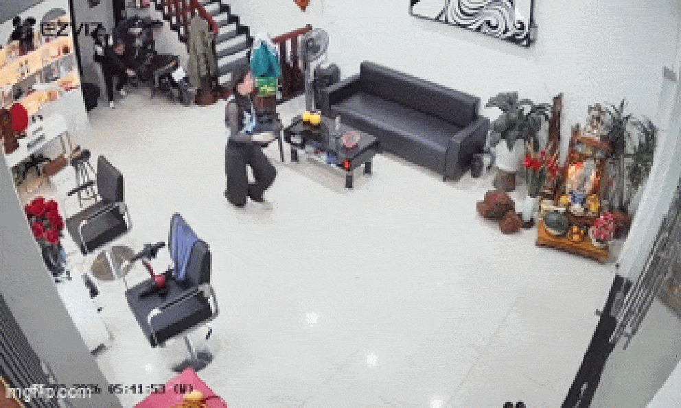 Xông vào tiệm tóc truy sát vợ và con gái ở Bắc Ninh: Người chồng đã bị tạm giữ hình sự