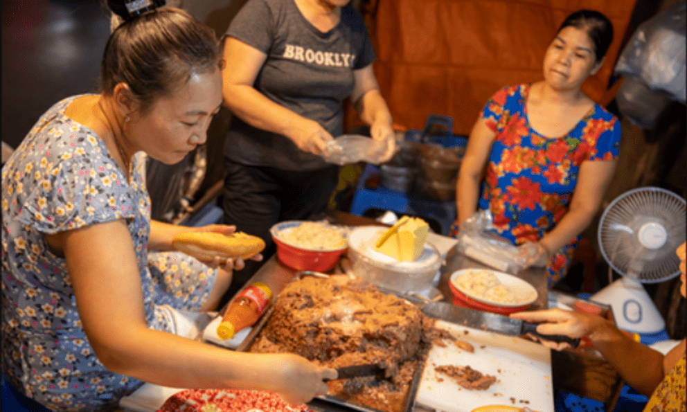 Vì sao gọi là “pate Cột Đèn”? Nơi mua chuẩn của người Hải Phòng, chỉ bán vào buổi tối ít du khách biết