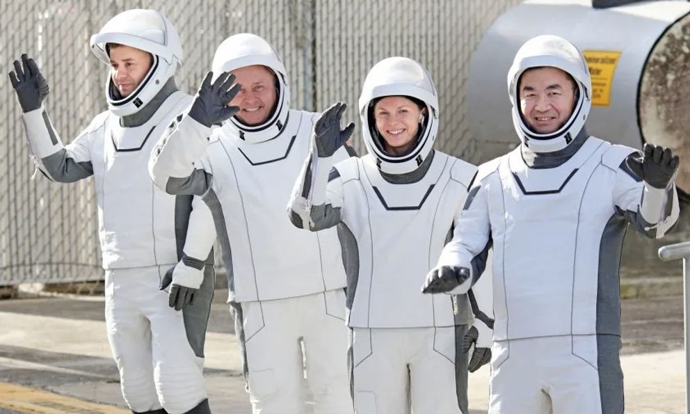 Lần đầu tiên trong lịch sử, 4 phi hành gia NASA bất ngờ quay về Trái Đất: Nguyên nhân được hé lộ