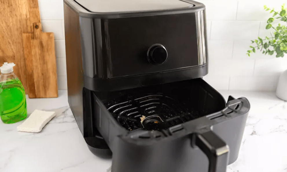 Bất cứ ai dùng nồi chiên không dầu nên biết: Đây là cách vệ sinh nồi dễ nhất!