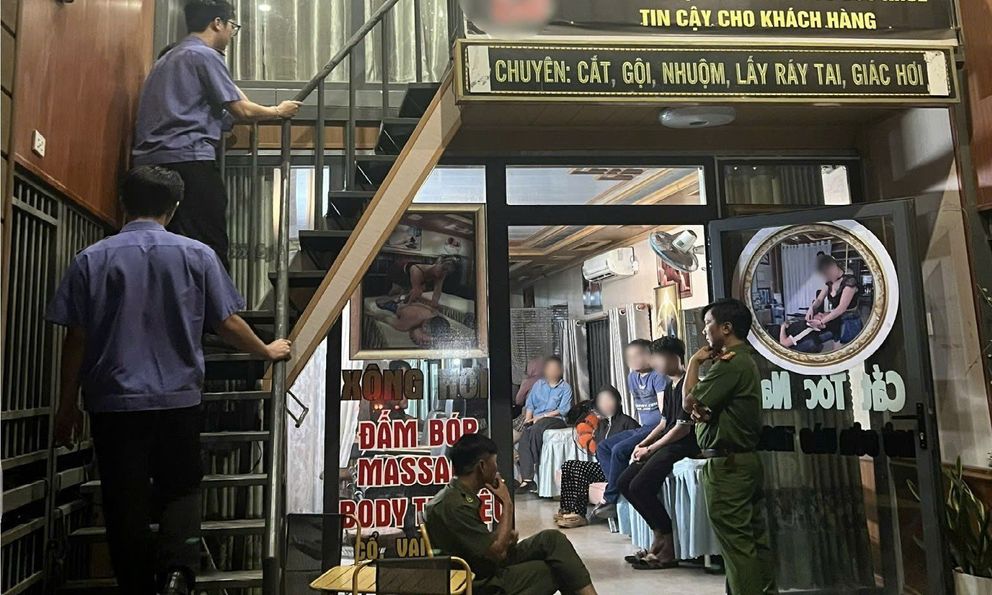 Bắt quả tang bà chủ quán cà phê Đào Thị Anh làm điều phi pháp