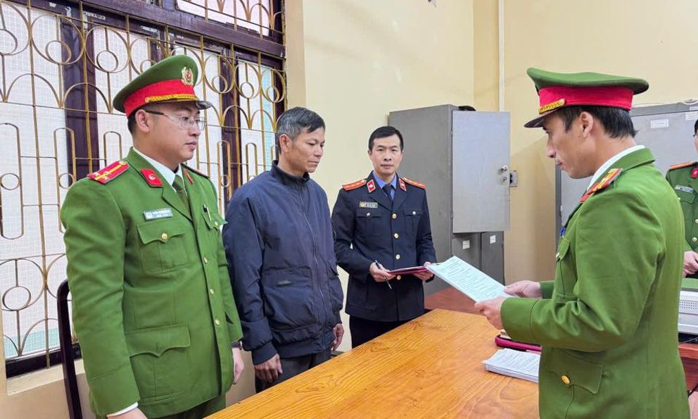 Khởi tố nguyên chủ tịch xã và và kế toán Nguyễn Thị Nụ