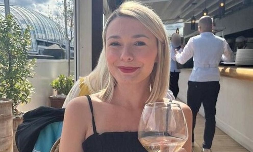 28 tuổi nhận chẩn đoán ung thư “chết người”, người phụ nữ nhớ lại: 1 dấu hiệu đã xuất hiện lúc uống rượu