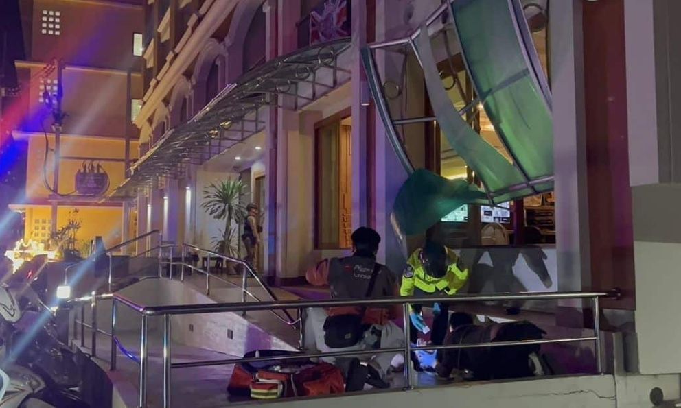 Phát hiện người đàn ông khỏa thân rơi từ tầng 7 khách sạn xuống đất